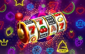 09n ပလက်ဖောင်း iOS Android APP interface ပြသနေသော smartphone မြင်ကွင်း