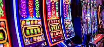 09n ကာစီနို ဂိမ်းပြင်ပေါ် Baccarat ကစားနေသောမြင်ကွင်း